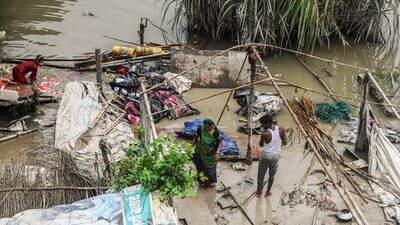 Local Residents seen cleaning their house after the flooded water recedes at Yamuna Khadar area Mayur Vihar in New Delhi. (Raj K Raj/ Hindustan Times) Local Residents seen cleaning their house after the flooded water recedes at Yamuna Khadar area Mayur Vihar in New Delhi. (Raj K Raj/ Hindustan Times)