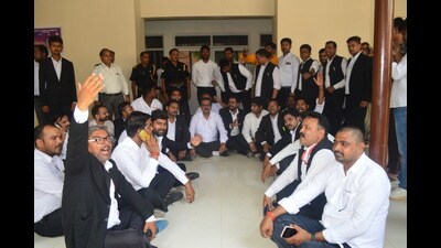 Lawyers staging a protest at Pratapgarh medical college on Tuesday. (HT PHOTO) Lawyers staging a protest at Pratapgarh medical college on Tuesday. (HT PHOTO)