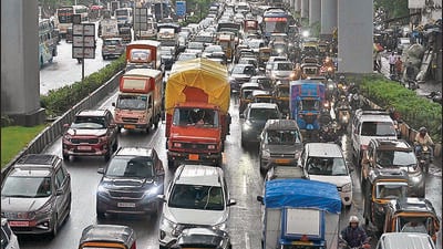 Mumbai, India - July 18, 2023 : Huge traffic on Western Express Highway due to Heavy Rainfall at Malad, in Mumbai, India, on Tuesday, July 18, 2023. (Photo by Vijay Bate/HT Photo) Mumbai, India - July 18, 2023 : Huge traffic on Western Express Highway due to Heavy Rainfall at Malad, in Mumbai, India, on Tuesday, July 18, 2023. (Photo by Vijay Bate/HT Photo)