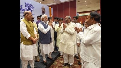 SBSP chief Om Prakash Rajbhar and Nishad party chief Sanjay Nishad meet PM Modi at the NDA meeting in New Delhi. (HT Photo) SBSP chief Om Prakash Rajbhar and Nishad party chief Sanjay Nishad meet PM Modi at the NDA meeting in New Delhi. (HT Photo)