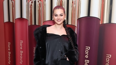 "Selena Gomez Disables Comments on Emotional 'Lose You To Love Me' Performance" (Getty Images via AFP) "Selena Gomez Disables Comments on Emotional 'Lose You To Love Me' Performance" (Getty Images via AFP)