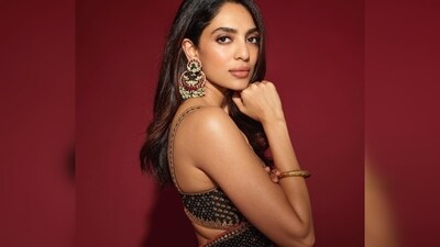 Sobhita Dhulipala accessorised her desi look with big chandbalis matching the hues of her saree. (Instagram/@sobhitad) Sobhita Dhulipala accessorised her desi look with big chandbalis matching the hues of her saree. (Instagram/@sobhitad)