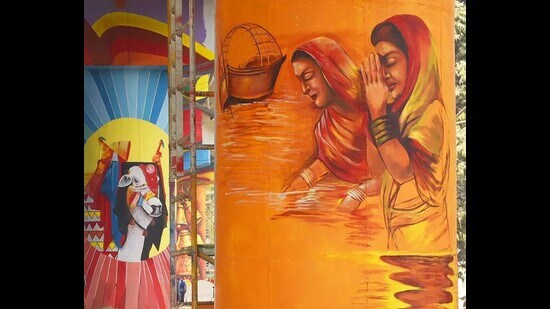Mural at an intersection in Prayagraj put up before Kumbh-2019. (HT file photo)
