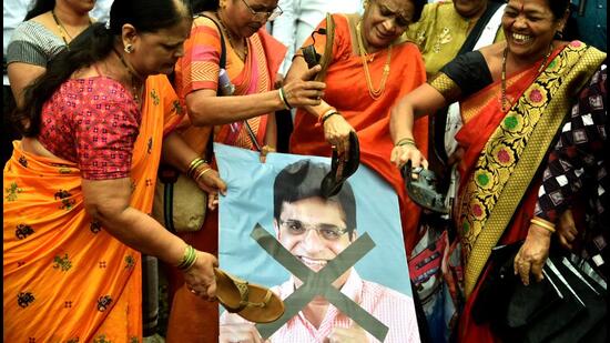 Navi Mumbai, India - July 18, 2023:Shiv Sena Uddhav Thackeray (UBT) stage protest against senior BJP leader and former lawmaker Dr Kirit Somaiya in compromising position, at Shivaji Maharaj Chowk Vashi in Navi Mumbai, India, on Tuesday, July 18, 2023. (Photo by Bachchan Kumar/ HT PHOTO) (HT PHOTO)