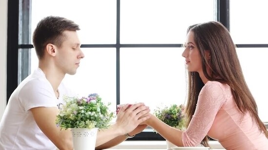 You can express how you feel authentically to each other without shame or judgment. Power couples aren't insecure, and this trait proves that.&nbsp;(Freepik)