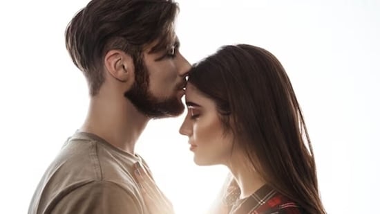 You make an effort to give your time and undivided attention to your partner.&nbsp;(Freepik)