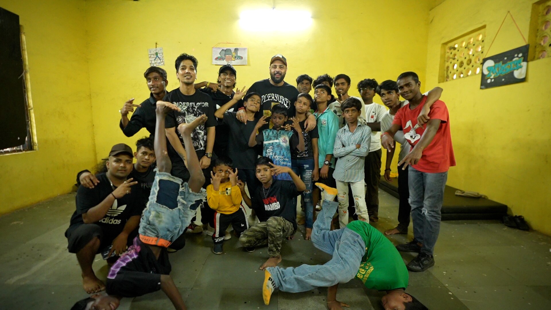 Badshah with kids from Dharavi