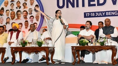 CM of Punjab Bhagwant Mann, CM of Karnataka Siddaramaiah, CM of West Bengal Mamata Banerjee, Congress leader Rahul Gandhi and Mallikarjun Khagre, NCP leader Sharad Pawar during two day opposition parties meeting at Bengaluru on Tuesday. CM of Punjab Bhagwant Mann, CM of Karnataka Siddaramaiah, CM of West Bengal Mamata Banerjee, Congress leader Rahul Gandhi and Mallikarjun Khagre, NCP leader Sharad Pawar during two day opposition parties meeting at Bengaluru on Tuesday.