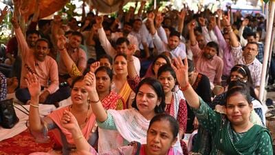 Protesting clerks outside the Mini-Secretariat in Sector 11 in the city on Wednesday. (Parveen Kumar/HT Photo) Protesting clerks outside the Mini-Secretariat in Sector 11 in the city on Wednesday. (Parveen Kumar/HT Photo)