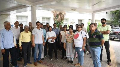 Residents of E and F towers of Chintels Paradiso. (Parveen Kumar/HT Photo)