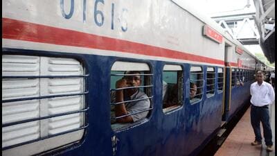 Train No. 12124 Pune – Mumbai Deccan Queen Express, 11010 Pune – Mumbai Sinhgad Express and 11007 Mumbai – Pune Deccan Express will be cancelled on Thursday, July 20 (HT FILE PHOTO) Train No. 12124 Pune – Mumbai Deccan Queen Express, 11010 Pune – Mumbai Sinhgad Express and 11007 Mumbai – Pune Deccan Express will be cancelled on Thursday, July 20 (HT FILE PHOTO)
