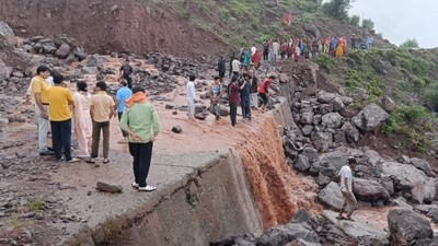 Heavy rainfall in Jammu and Kashmir caused landslides in several places. (HT Photo) (File) (HT_PRINT) Heavy rainfall in Jammu and Kashmir caused landslides in several places. (HT Photo) (File) (HT_PRINT)