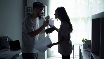 How do healthy couples handle conflict? Therapist shares tips (Unsplash) How do healthy couples handle conflict? Therapist shares tips (Unsplash)