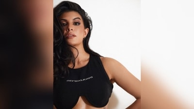 For her makeup look, Jacqueline got decked up in nude eyeshadow, darkened brows, mascara-coated lashes, kohled eyes, winged eyeliner, contoured cheeks and a shade of glossy nude lipstick. (Instagram/@jacquelienefernandez) For her makeup look, Jacqueline got decked up in nude eyeshadow, darkened brows, mascara-coated lashes, kohled eyes, winged eyeliner, contoured cheeks and a shade of glossy nude lipstick. (Instagram/@jacquelienefernandez)