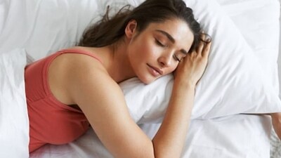 Sleep: Drop in body temperature from cold exposure may promote a deeper and more restful sleep. (Unsplash) Sleep: Drop in body temperature from cold exposure may promote a deeper and more restful sleep. (Unsplash)