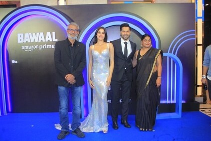 Varun Dhawan and Janhvi Kapoor with Nitesh Tiwari and Ashwiny Iyer Tiwari at Bawaal screening. (Varinder Chawla) Varun Dhawan and Janhvi Kapoor with Nitesh Tiwari and Ashwiny Iyer Tiwari at Bawaal screening. (Varinder Chawla)