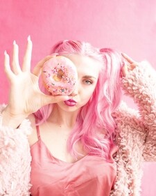 Embraces Barbie vibes with stunning pink hair for a playful and bold look. (Unsplash) Embraces Barbie vibes with stunning pink hair for a playful and bold look. (Unsplash)