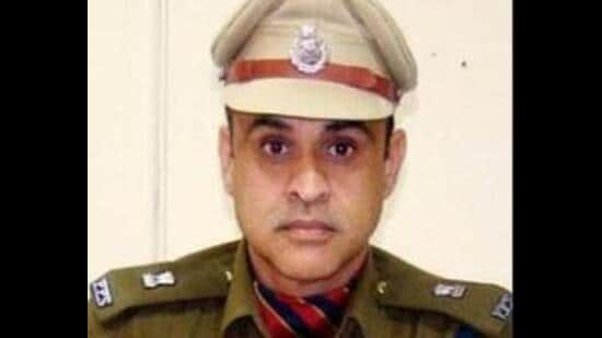 Months after a video of Punjab Police Service (PPS) officer Ashish Kapoor surfaced in which he was seen thrashing a woman inmate during her police remand in a cheating case at Zirakpur police station in May 2018, the local police on Monday booked him for assault and abuse. (HT File)