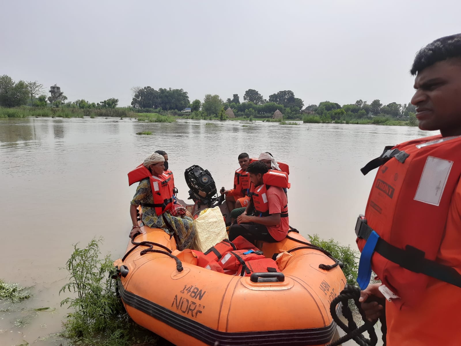 NDRF and police teams rescuing residents from Miani in Kangra district (HT Photo)