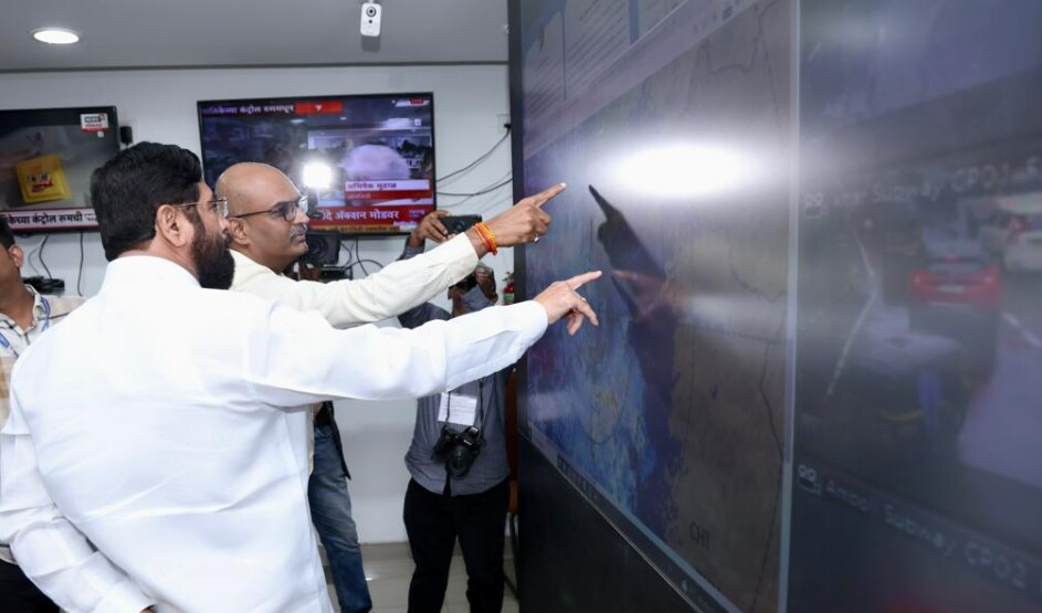 CM Eknath Shinde in control room Mumbai. (Praful Gangurde HT photos) CM Eknath Shinde in control room Mumbai. (Praful Gangurde HT photos)