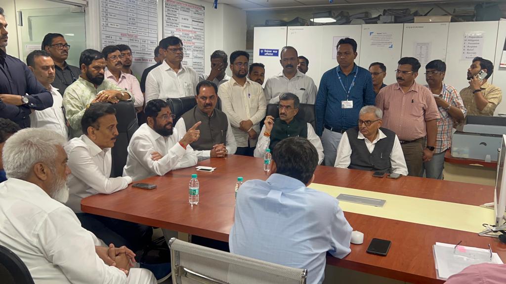 CM Shinde in state control room situated in Mumbai. (HT photo) CM Shinde in state control room situated in Mumbai. (HT photo)