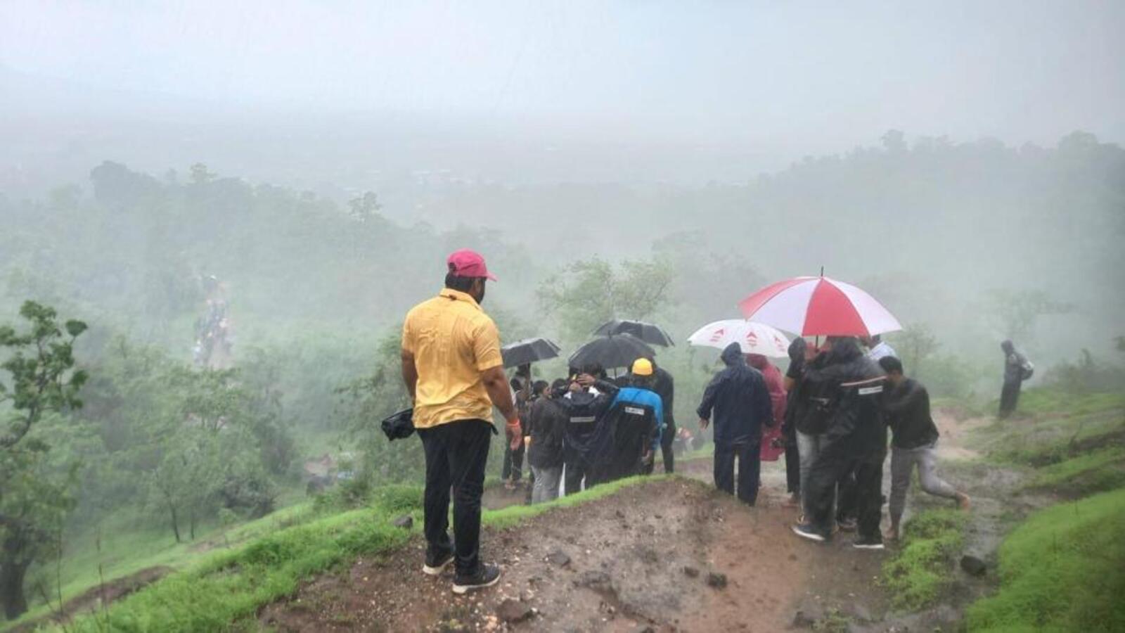 Raigad landslide: Parents of missing son cling on to hope; death toll touches 10 - Vimarsana News