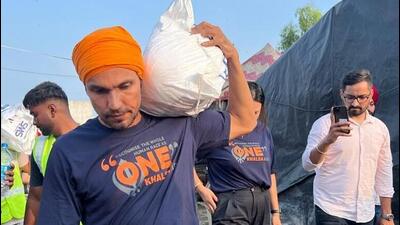 Actor Randeep Hooda helped distribute essentials in regions facing floods in Punjab and Haryana.