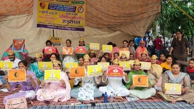 Around 15,000 clerks of Haryana government department had started a dharna outside Karnal’s mini-secretariat on July 5, seeking revision of the pay-scale to ₹35,400 against the current ₹19,900. (HT Photo) Around 15,000 clerks of Haryana government department had started a dharna outside Karnal’s mini-secretariat on July 5, seeking revision of the pay-scale to ₹35,400 against the current ₹19,900. (HT Photo)