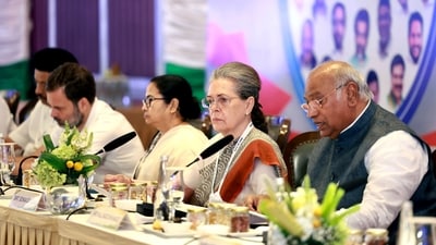 Congress leader Sonia Gandhi, party president Mallikarjun Kharge and leader Rahul Gandhi and West Bengal chief minister Mamata Banerjee attend the Opposition meeting, in Bengaluru on Tuesday. (ANI) (HT_PRINT) Congress leader Sonia Gandhi, party president Mallikarjun Kharge and leader Rahul Gandhi and West Bengal chief minister Mamata Banerjee attend the Opposition meeting, in Bengaluru on Tuesday. (ANI) (HT_PRINT)