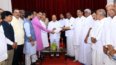 BJP and JDS submit a joint memorandum to Karnataka Governor Thawar Chand Gehlot BJP and JDS submit a joint memorandum to Karnataka Governor Thawar Chand Gehlot