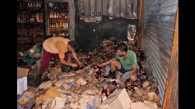 Fire broke out at liquor vend and tavern situated at Dugri here in Ludhiana. (HT PHOTO) Fire broke out at liquor vend and tavern situated at Dugri here in Ludhiana. (HT PHOTO)