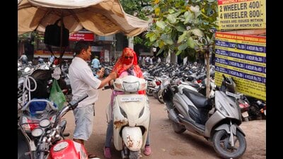 Picture of parking lot at Feroze Gandhi market in Ludhiana. (HT PHOTO)