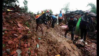 Rescue operation underway at at Irshalwadi hamlet in Raigad district on Thursday. (HT PHOTO) Rescue operation underway at at Irshalwadi hamlet in Raigad district on Thursday. (HT PHOTO)