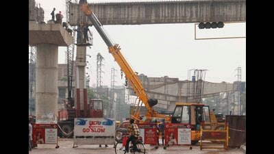 The autorities has restricted traffic at Bharat Nagar chowk by installing barricades due to ongoing project work in Ludhiana. (HT PHOTO) The autorities has restricted traffic at Bharat Nagar chowk by installing barricades due to ongoing project work in Ludhiana. (HT PHOTO)