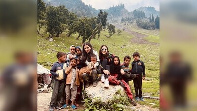 "When the soul is content and the hamstrings are sore. Bakri se phir bacchon se ki dosti. And then we had the chai I adore (sic)," Sara Ali Khan captioned her post.&nbsp; (Instagram/@saraalikhan95)