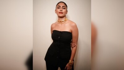 Mrunal Thakur's set comprises a strapless buttoned top and bootcut pants.&nbsp; (Instagram/@mrunalthakur)