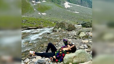 With a goat on her lap, Sara Ali Khan enjoys a cup of tea in a makeshift tea stall.&nbsp; (Instagram/@saraalikhan95)