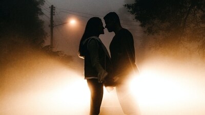 People go to extremes for love. Science says it’s love itself, a chemical concoction in the brain, that makes us do it. (Pexels) People go to extremes for love. Science says it’s love itself, a chemical concoction in the brain, that makes us do it. (Pexels)