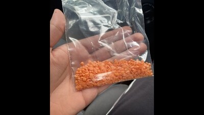 Dal sample given by a mom to her son so that he fetches the right kind of dal from grocery store. (Twitter/@dumyboyfriend) Dal sample given by a mom to her son so that he fetches the right kind of dal from grocery store. (Twitter/@dumyboyfriend)
