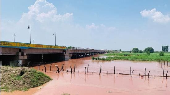 A view of the Zero Line submerged in floodwaters at Kartarpur Corridor near Dera Baba Nanak in Gurdaspur district on Thursday. (HT Photo)