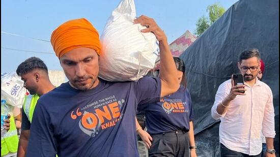 Actor Randeep Hooda helped distribute essentials in regions facing floods in Punjab and Haryana.