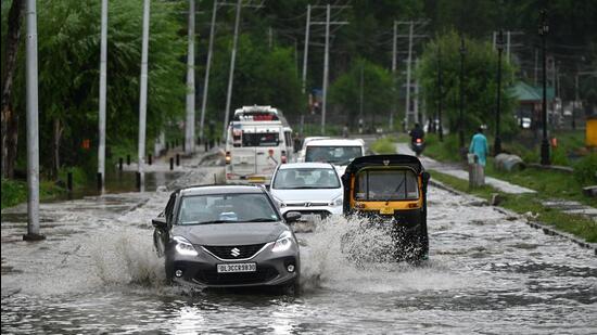 Srinagar’s major avenues, including Boulevard road, were flooded. (Waseem Andrabi/HT)