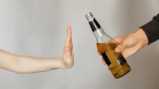 Alcohol promotes dehydration and can catalyse bladder infections. Hence, consumption of alcohol should be avoided at all costs.&nbsp;(Unsplash)