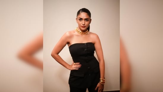 Mrunal Thakur wore this look to the screening of her upcoming OTT romantic drama film Bawaal in Mumbai.&nbsp;(Instagram/@mrunalthakur)
