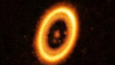 This image, taken with the Atacama Large Millimeter/submillimeter Array (ALMA), shows the young planetary system PDS 70, located nearly 400 light-years away from Earth. European Southern Observatory via AP) This image, taken with the Atacama Large Millimeter/submillimeter Array (ALMA), shows the young planetary system PDS 70, located nearly 400 light-years away from Earth. European Southern Observatory via AP)