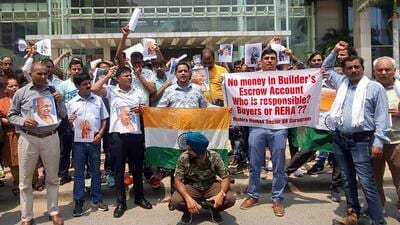 Mahira homebuyers stage a protest against the Sector 68 project delay on Golf Course Road on Friday. (Parveen Kumar/ HT)