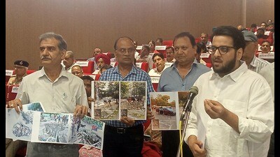 Residents highlighting their problems at the Janta Darbar in Panchkula on Friday. (Sant Arora /HT) Residents highlighting their problems at the Janta Darbar in Panchkula on Friday. (Sant Arora /HT)