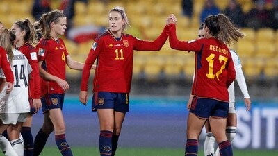 Spain's Alexia Putellas and Alba Redondo celebrate after the match (REUTERS)