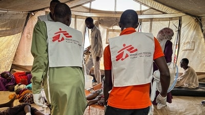 Doctors Without Borders (MSF) teams assist the war wounded from West Darfur, Sudan, in Adre hospital, Chad. (Reuters/File)