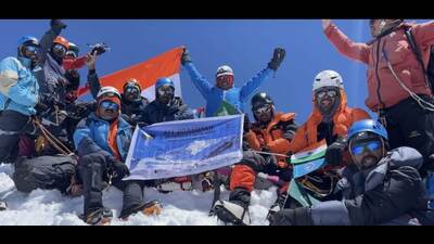 The nine-member team of mountaineers from Sonarpur Aarohi Club successfully scaled Mt Brammah-I on July 18. (HT) The nine-member team of mountaineers from Sonarpur Aarohi Club successfully scaled Mt Brammah-I on July 18. (HT)